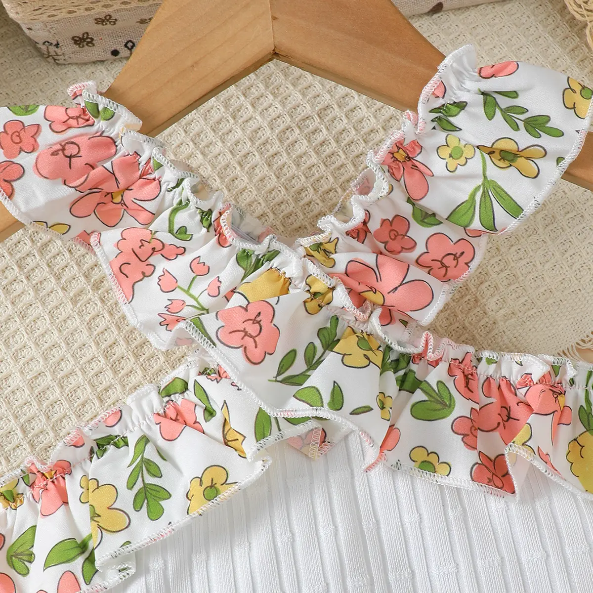 Summer girls' 3Pcs Small Floral Ruffled off Shoulder Top, Half skirt, Mini bag Fashion Set  for girls aged 4-7 Years clothing