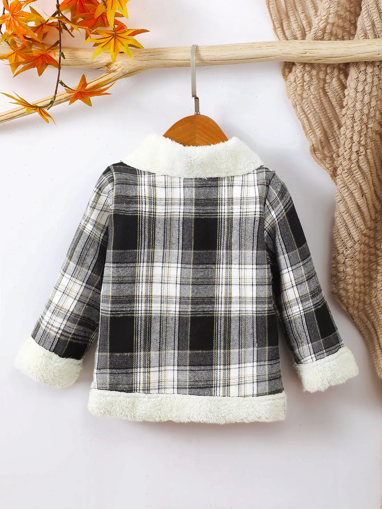 Children's clothing1-5 Year old Girls' Coat With Black and White Checkered Buttons and lapel Baby Girls' Autumn and Winter Coat