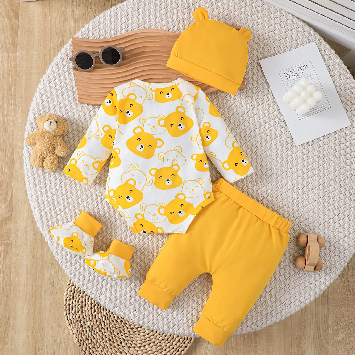 Newborn 4pcs Baby boy Bear printed Bodysuit+Pants+Hat+Socks Set Suitable for Babies 0-9 Months Spring Autumn Fashionable Set