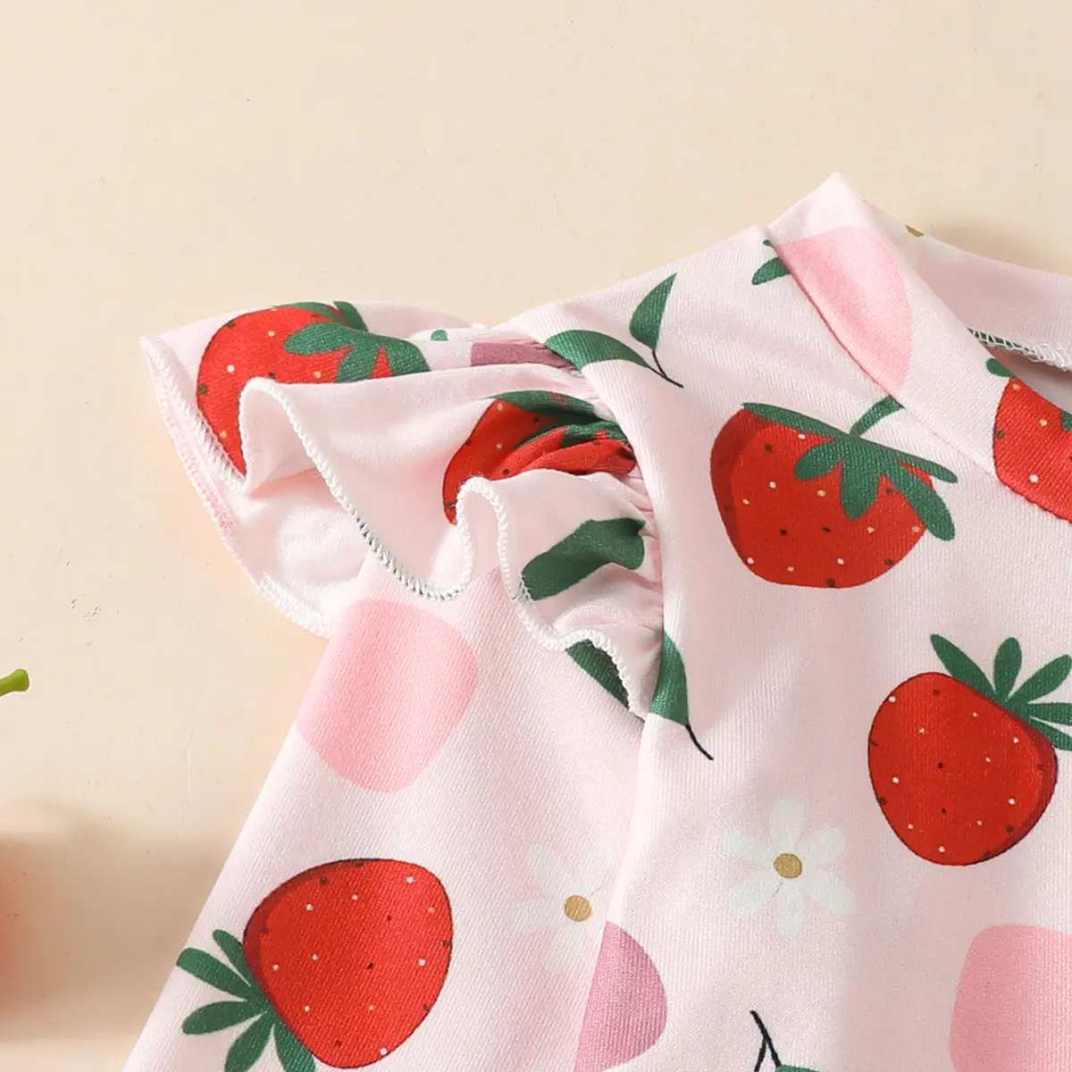 1-4 Year old Girl Autumn Set Strawberry Print Long sleeved Top Lared Pants Two-piece Set Children's clothing Girl Casual Set