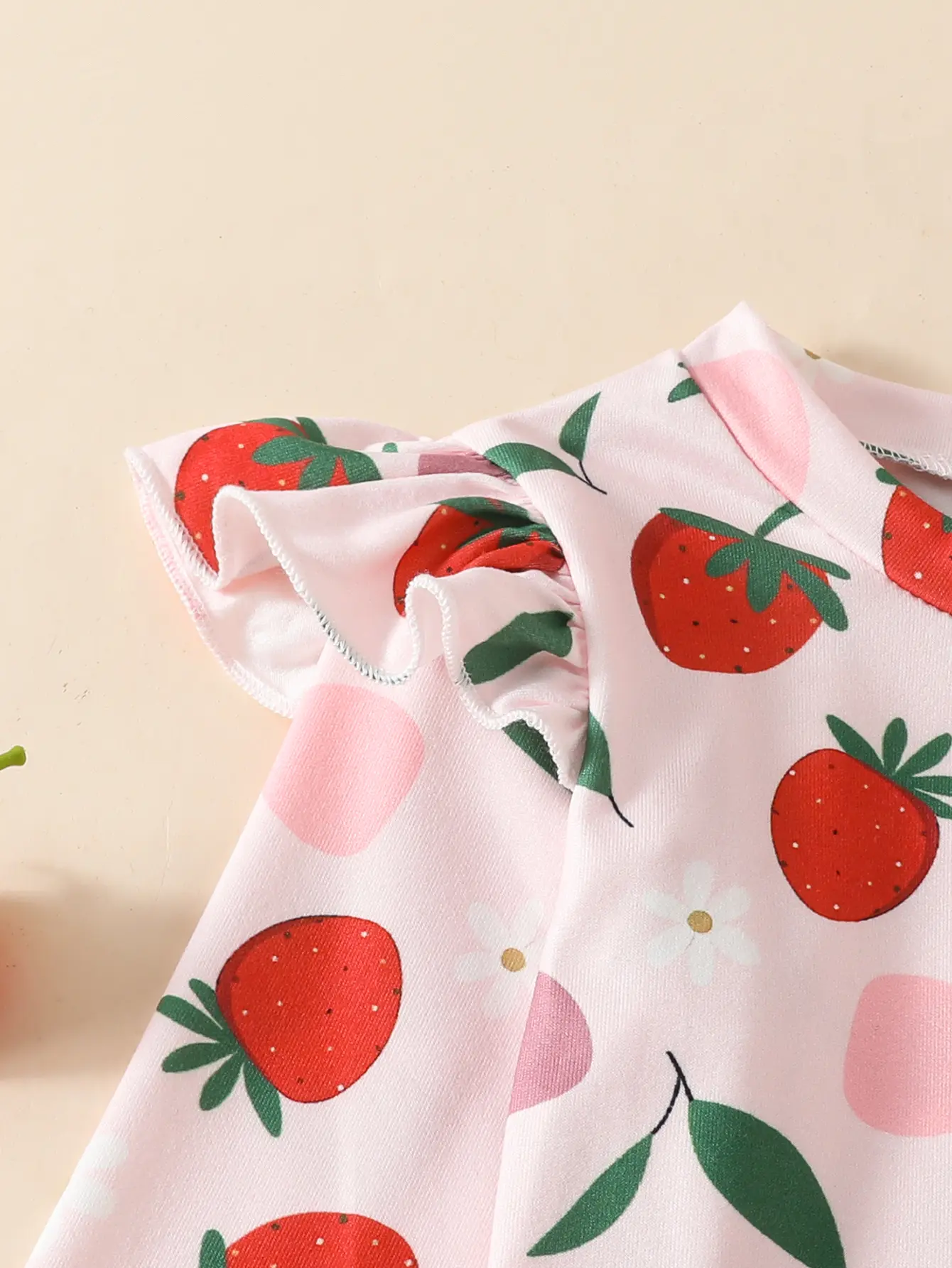 1-4 Year old Girl Autumn Set Strawberry Print Long sleeved Top Lared Pants Two-piece Set Children's clothing Girl Casual Set