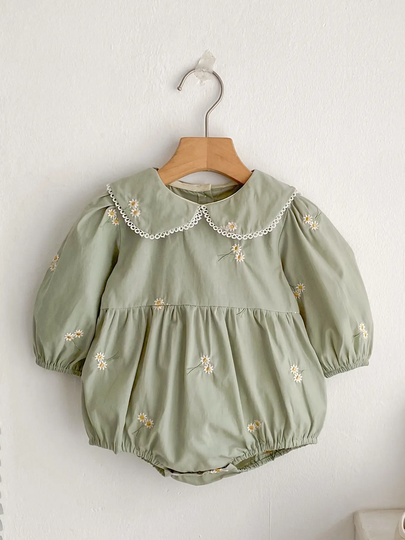 New Infant Baby Girl Romper Embroidered Flowers Cotton Lace Long Sleeve Newborn Rompers Baby Onepiece Fashion Baby Girl Clothing