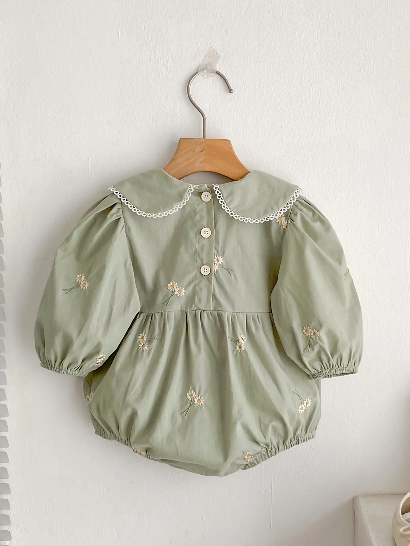 New Infant Baby Girl Romper Embroidered Flowers Cotton Lace Long Sleeve Newborn Rompers Baby Onepiece Fashion Baby Girl Clothing