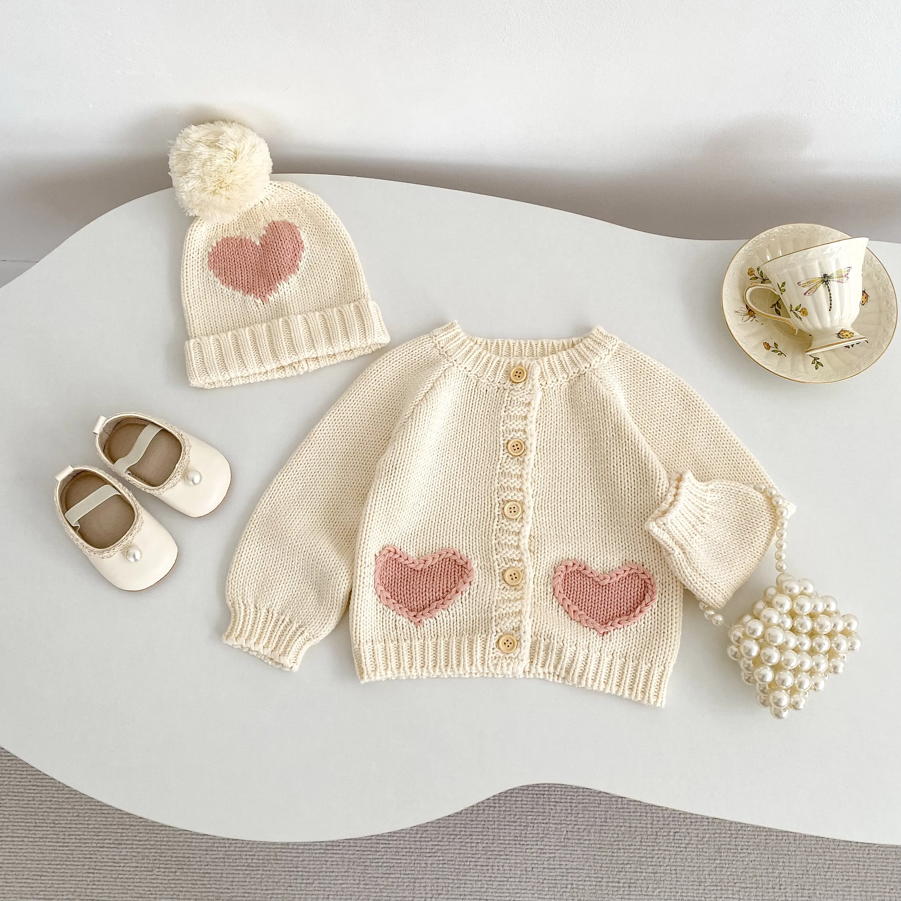 New autumn baby clothing for 0-3 years old, pink heart-shaped embroidered knitted cardigan, hats not for sale