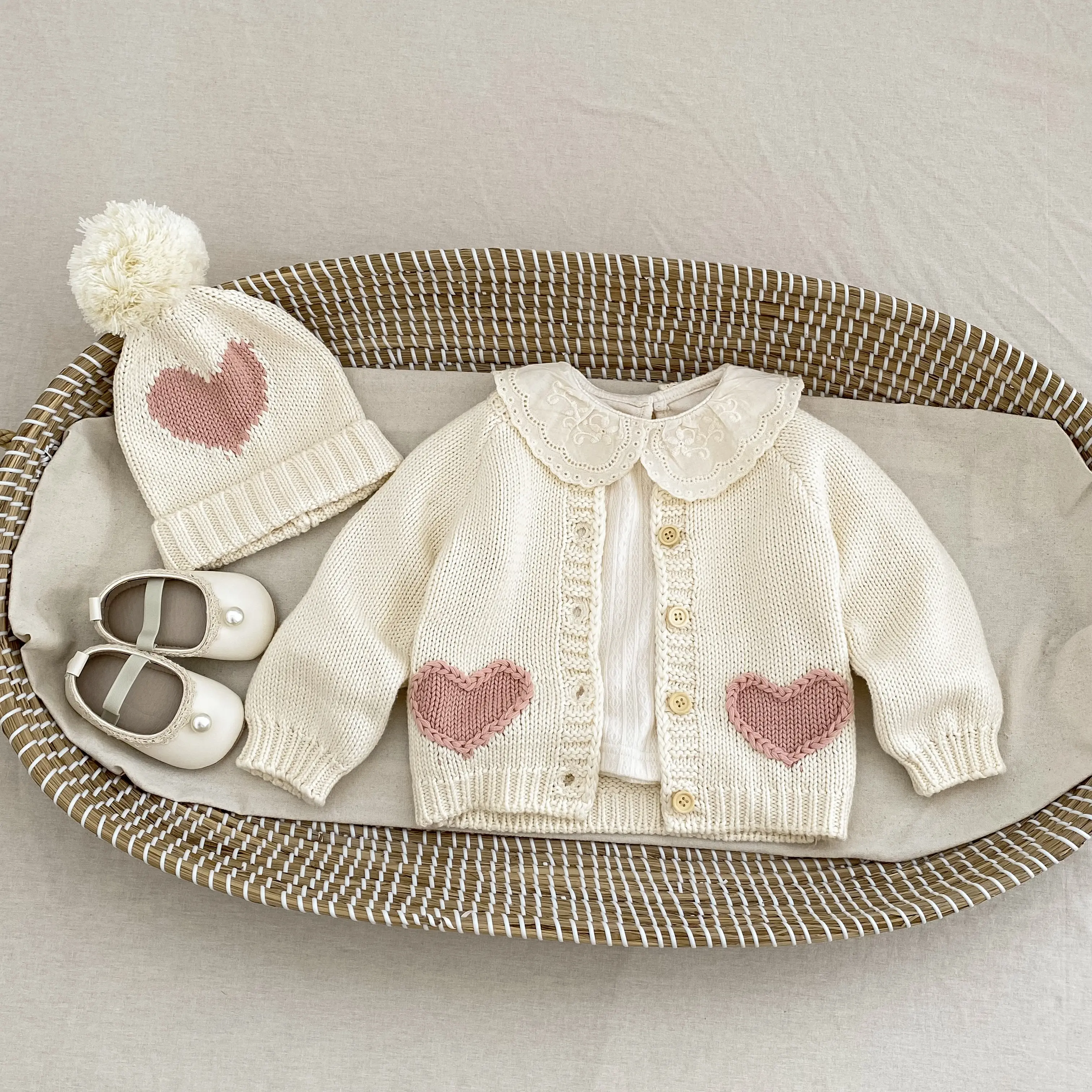New autumn baby clothing for 0-3 years old, pink heart-shaped embroidered knitted cardigan, hats not for sale