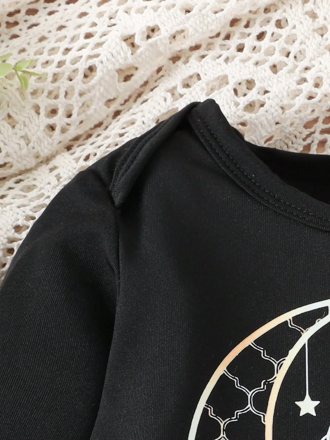 Spring And Autumn Baby Boy Moon Print Casual And Simple Long-Sleeved Triangle Crawl + Black Long Pants 2-Piece Set