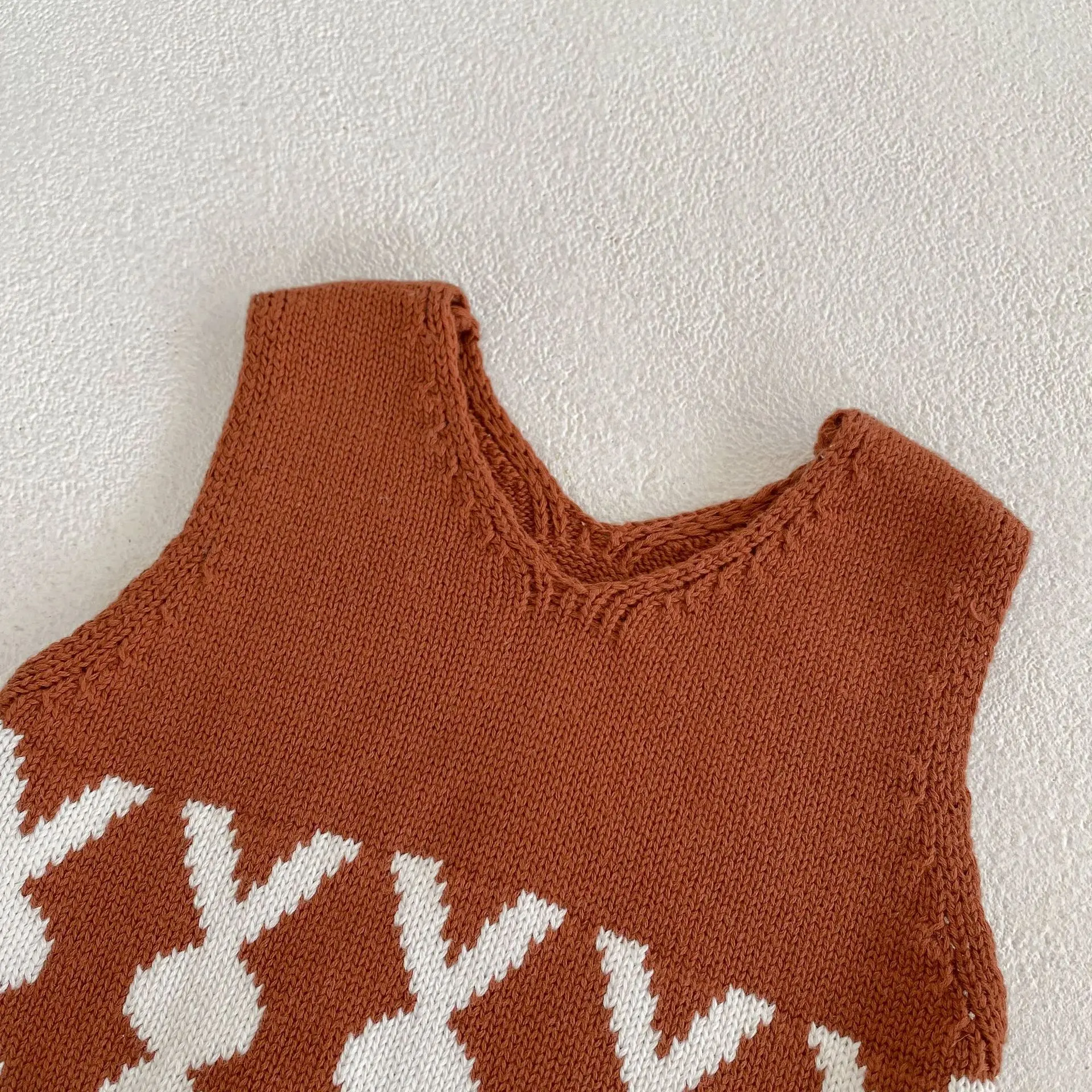 Spring and Autumn New Fashion Single Piece Knitted Vest for Infants and Young Children 0-3 Year Old Baby Girl Cute Rabbit Jacqua