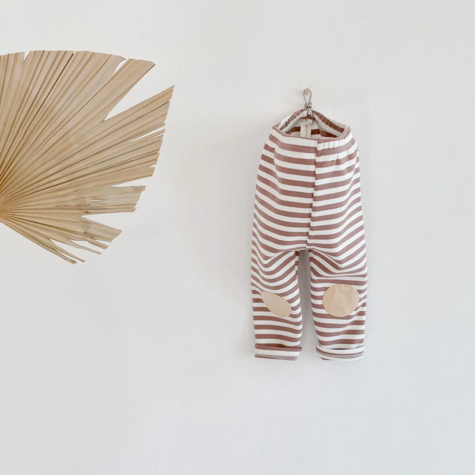 New autumn clothing for babies aged 0-3, cute geometric pattern striped leggings, cotton versatile pants
