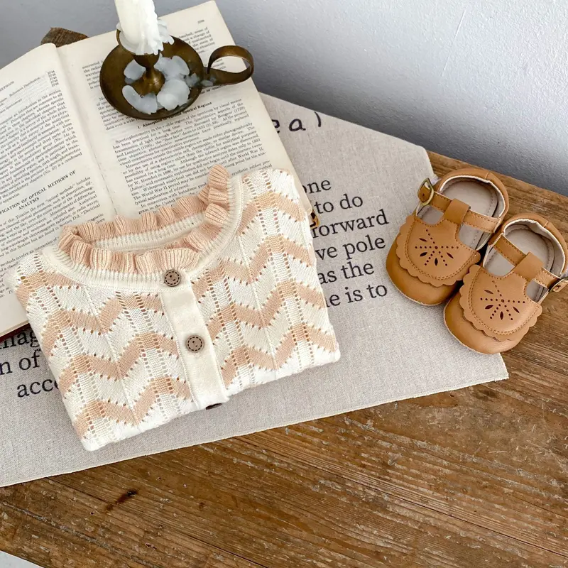 Autumn new baby clothing, 0-3 year old female baby, black fungus collar wave stripe hollow knitted sweater jacket