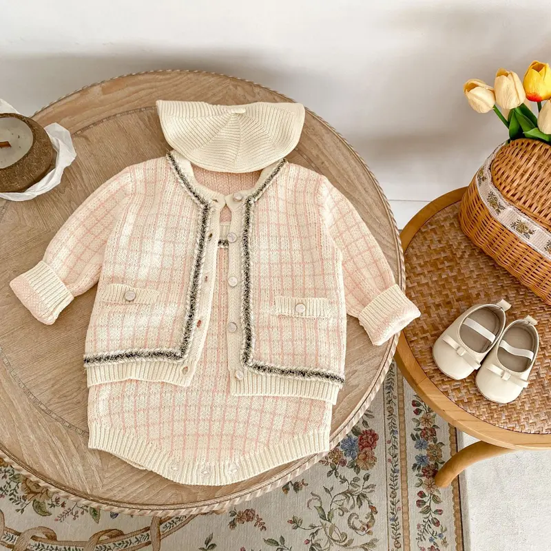 Autumn baby clothing, 0-3 year old female baby, plaid sweater, small fragrant style knitted long sleeved jacket