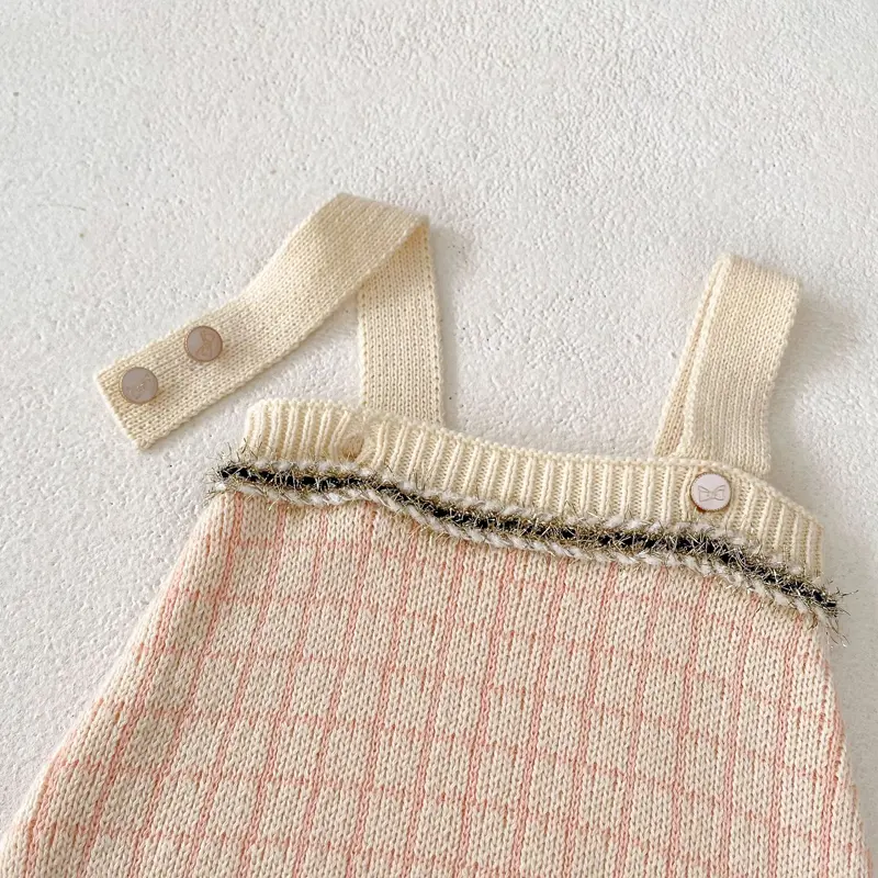 Autumn new baby clothing, 0-3 year old girl baby plaid sweater, small fragrant style knitted sweater, Ha Yi