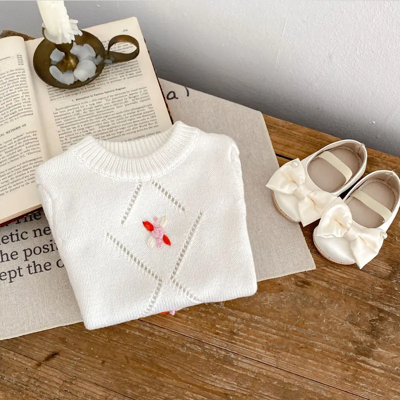 New autumn baby clothing, 0-3 year old female baby, embroidered hollow knitted sweater jumpsuit, crawling suit