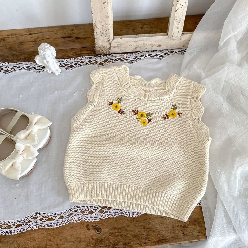 New autumn baby clothing, 0-3 year old female baby all cotton knitted embroidered knitted jacket vest