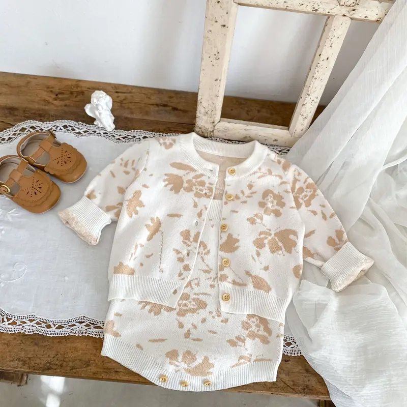 Autumn new baby clothing, 0-3 year old female baby branch and leaf jacquard suspender knitted sweater jacket
