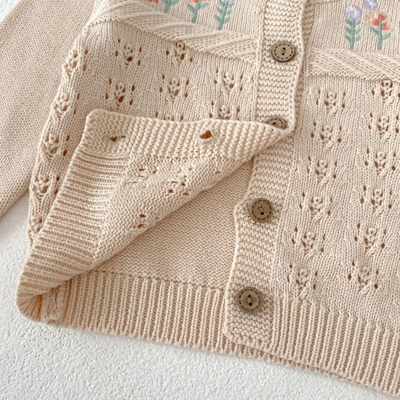 New autumn baby clothing, 0-3 year old girls, flower embroidered cotton cardigan jacket