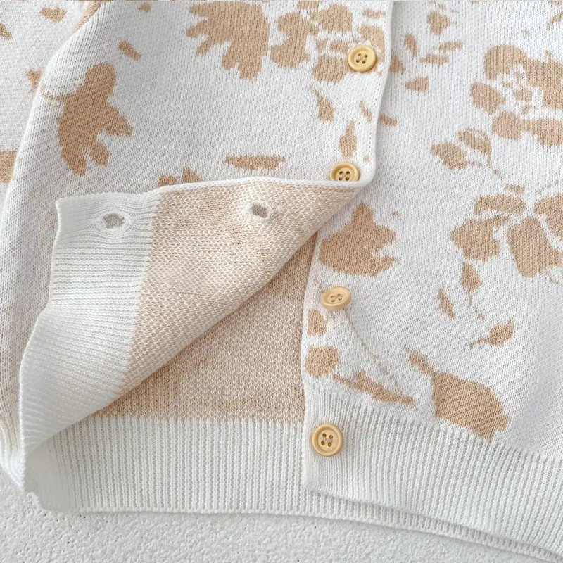 Autumn new baby clothing, 0-3 year old female baby branch and leaf jacquard suspender knitted sweater jacket
