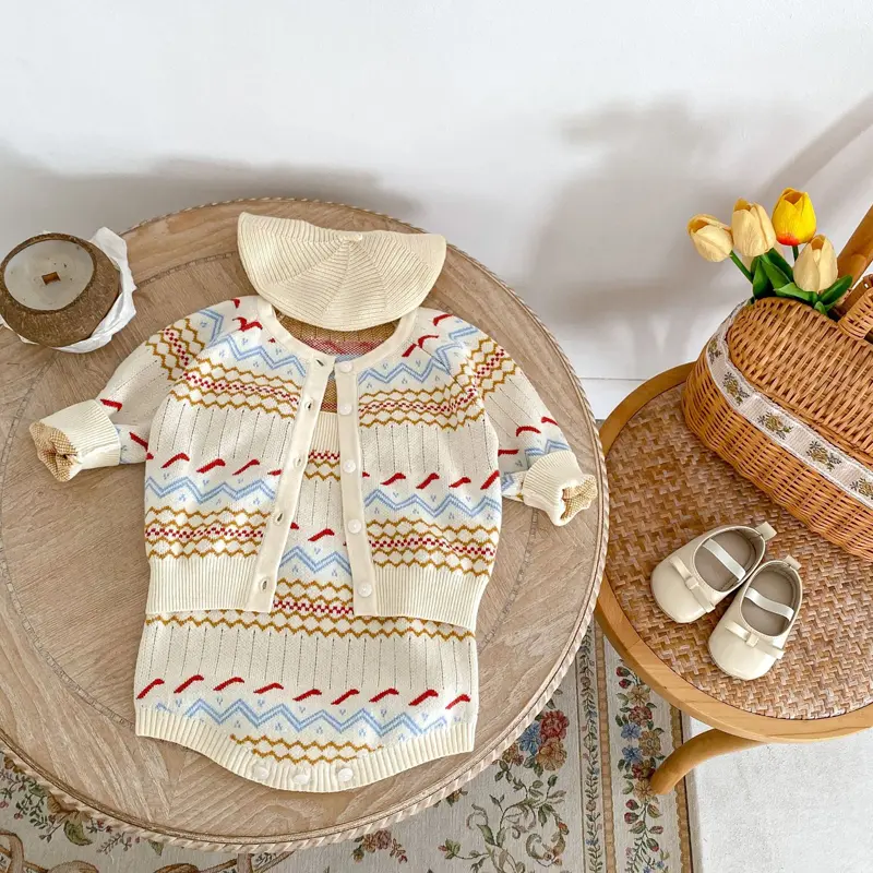 New autumn baby clothing, 0-3 year old female baby, jacquard knitted sweater jumpsuit, crawling suit
