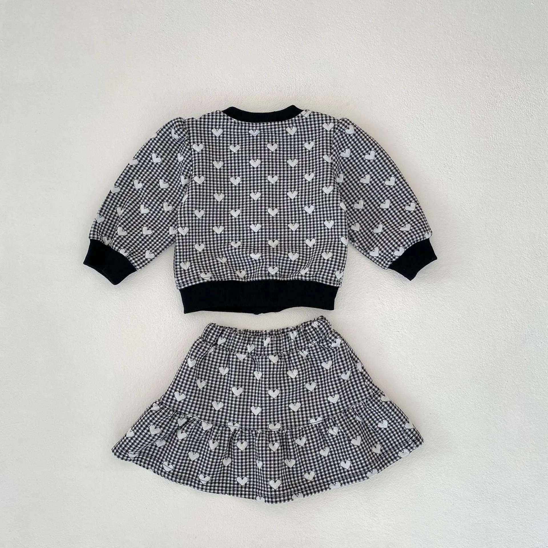 Instagram Spring and Autumn New Fashion Versatile Set for Infants and Girls, Checkered Heart Jacquard Coat+A-line Short Skirt 2-