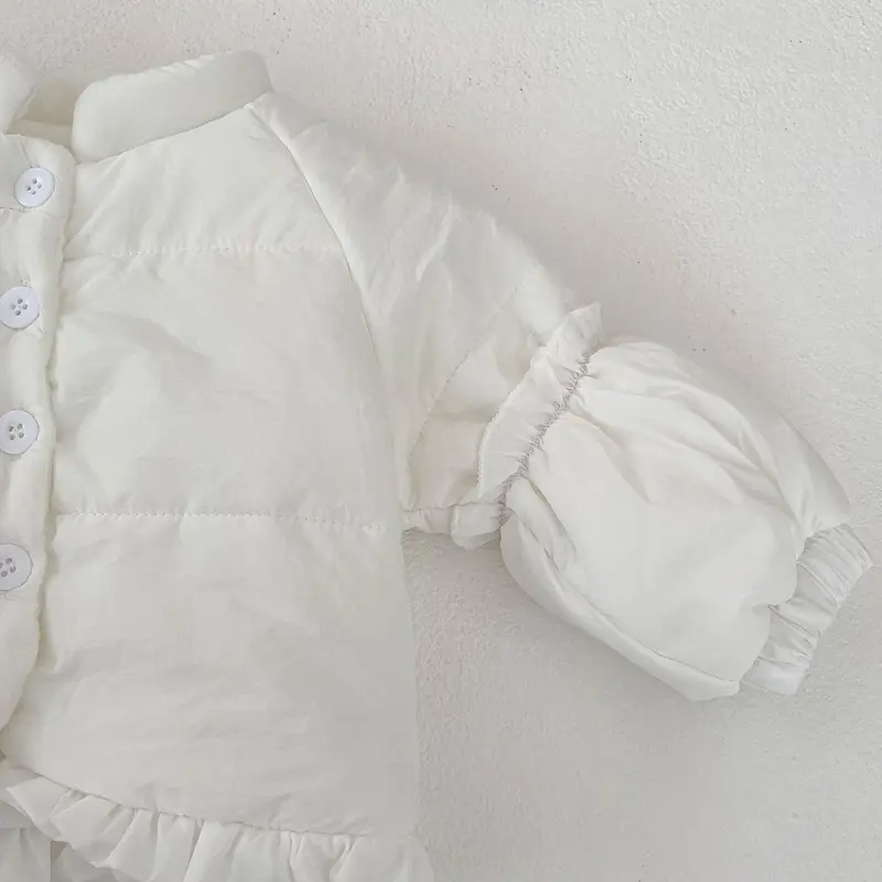 Winter new baby clothing, 0-3 year old female baby, black fungus edge splicing sleeve clip cotton thick coat