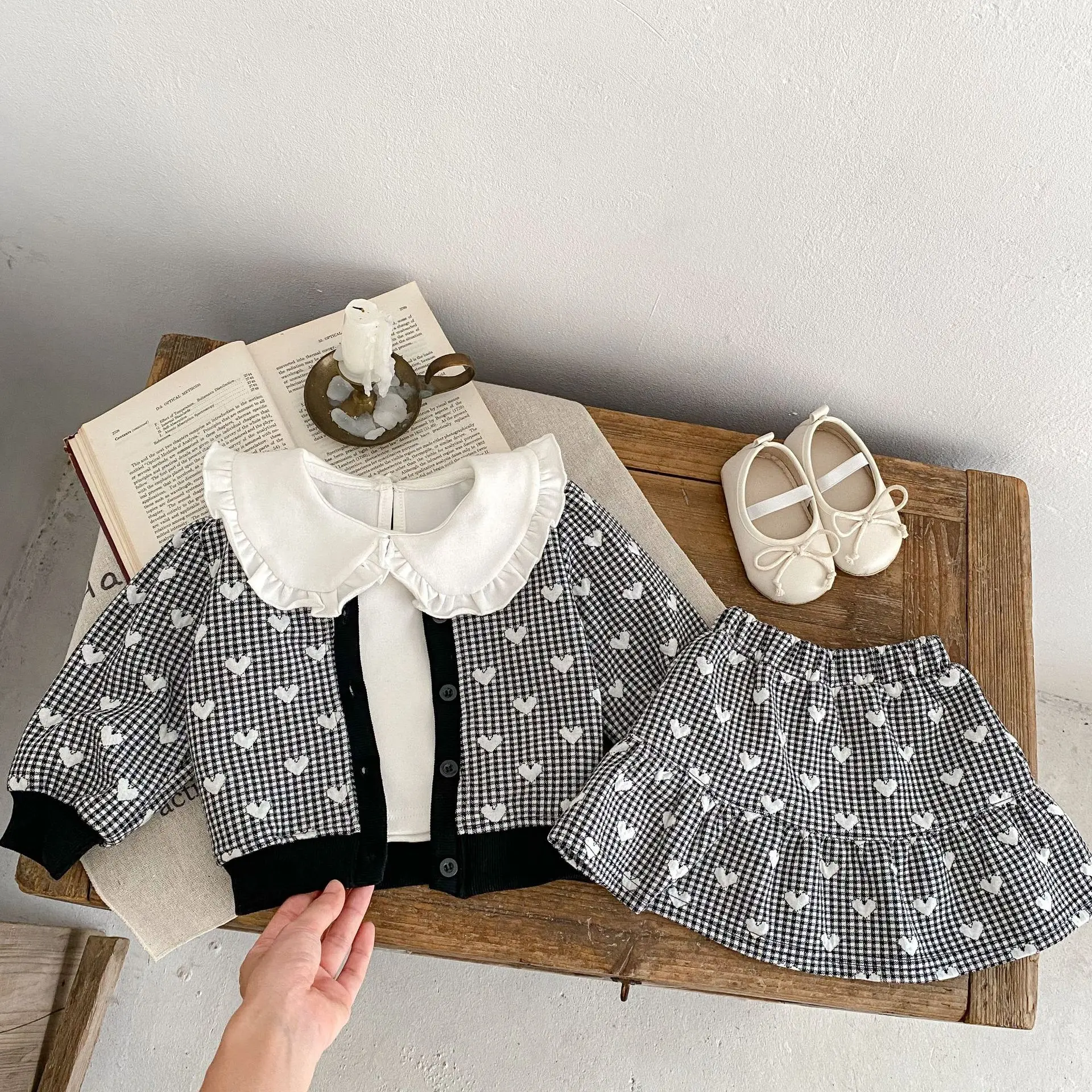 Instagram Spring and Autumn New Fashion Versatile Set for Infants and Girls, Checkered Heart Jacquard Coat+A-line Short Skirt 2-