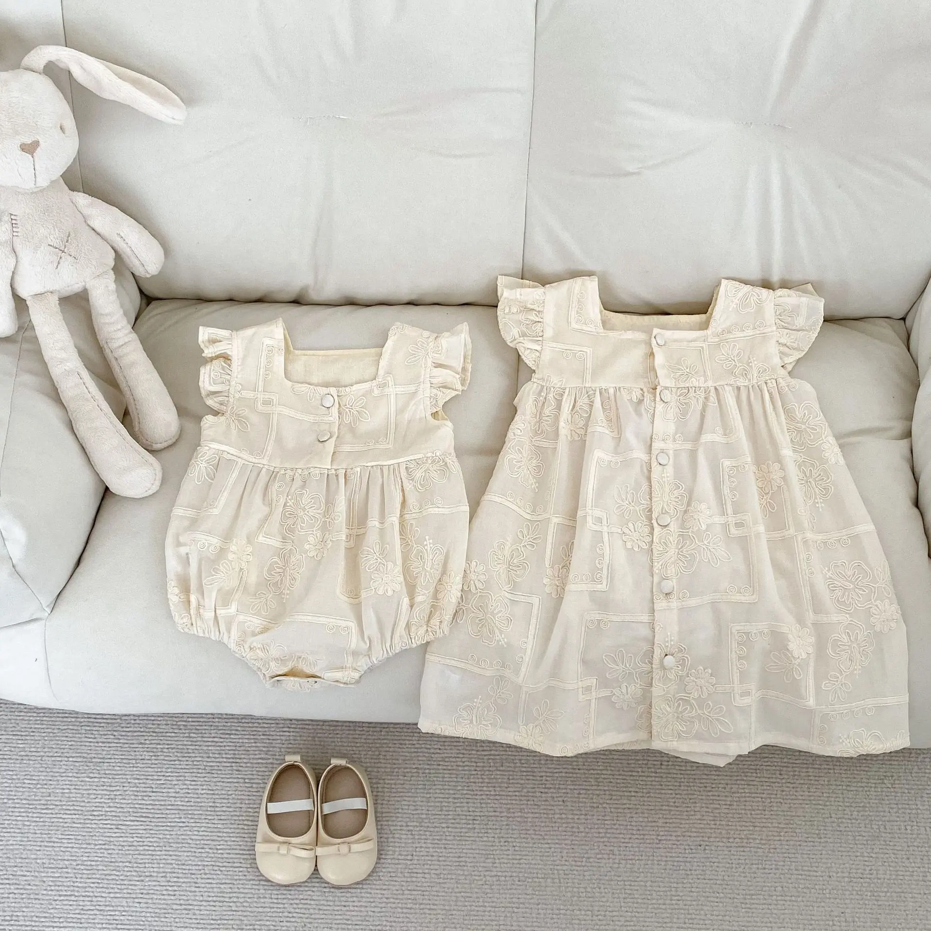 Summer new 0-3 year old baby clothing, baby girl dress, exquisite embroidered small fly sleeve square neck dress
