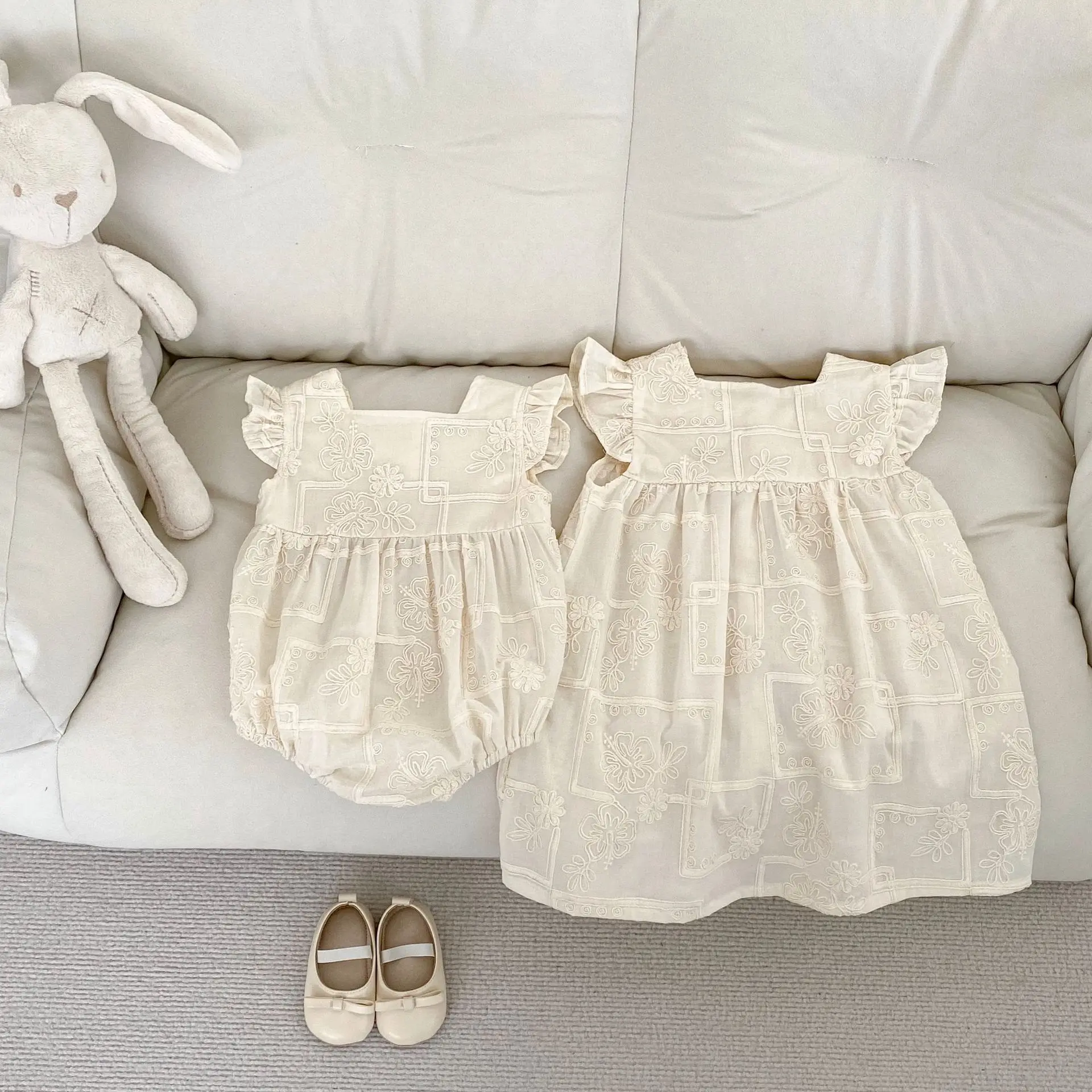 Summer new 0-3 year old baby clothing, baby girl dress, exquisite embroidered small fly sleeve square neck dress