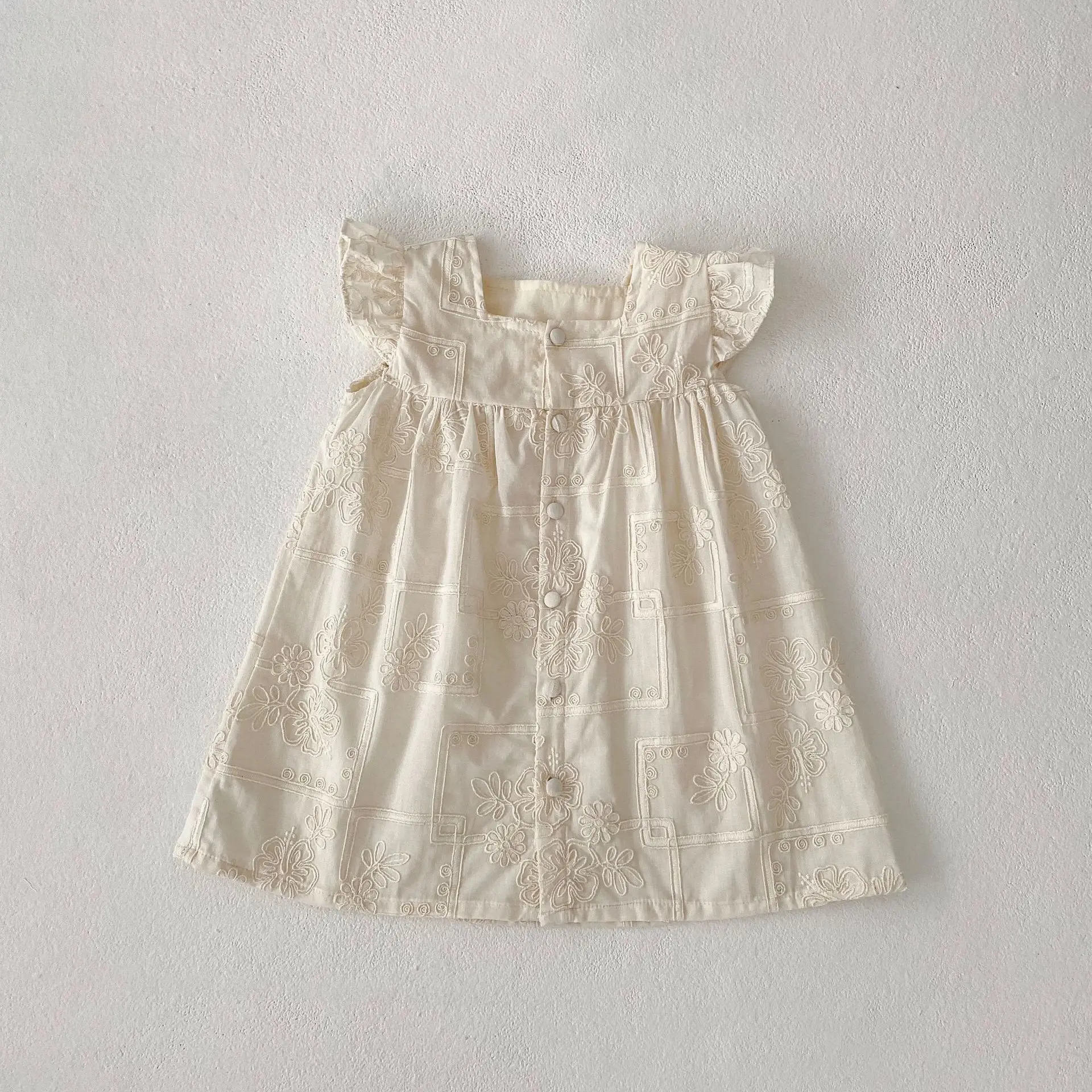 Summer new 0-3 year old baby clothing, baby girl dress, exquisite embroidered small fly sleeve square neck dress
