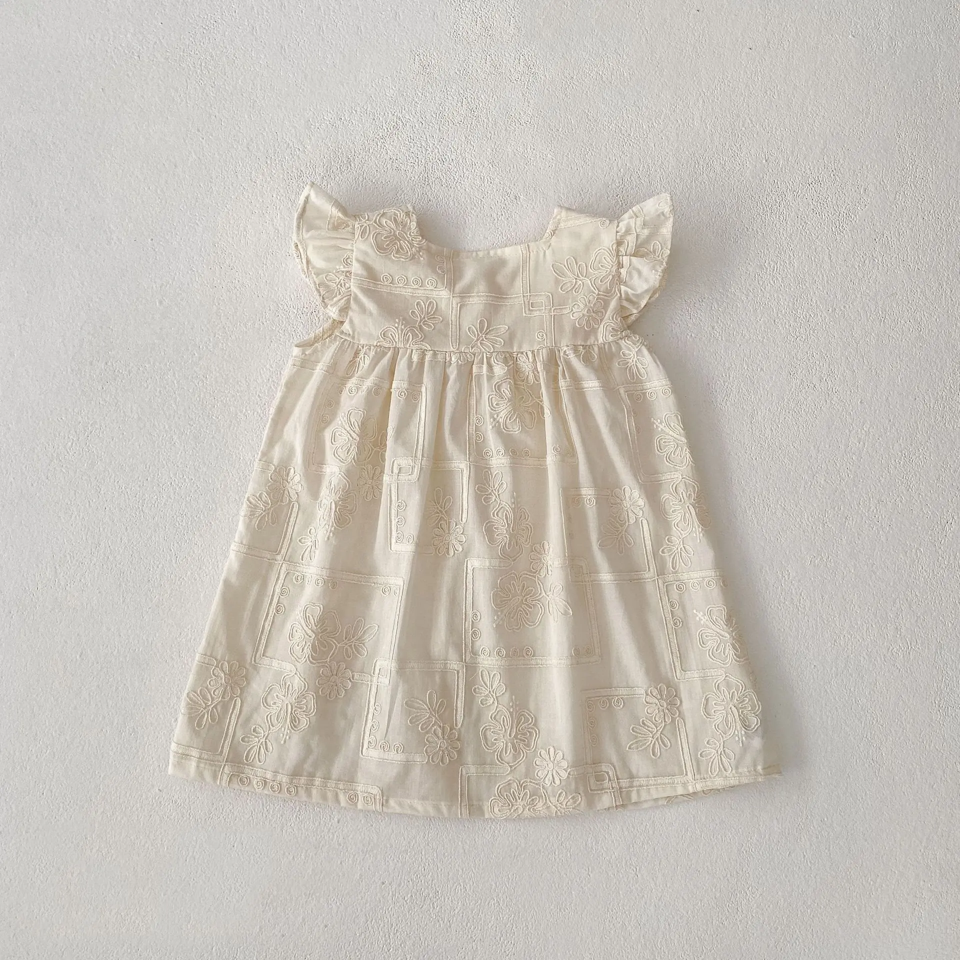 Summer new 0-3 year old baby clothing, baby girl dress, exquisite embroidered small fly sleeve square neck dress