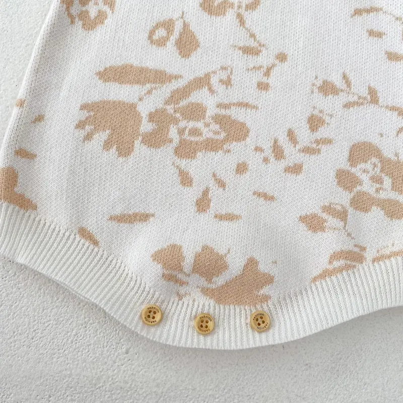 Autumn new baby clothing, 0-3 year old female baby branch and leaf jacquard suspender knitted sweater jumpsuit