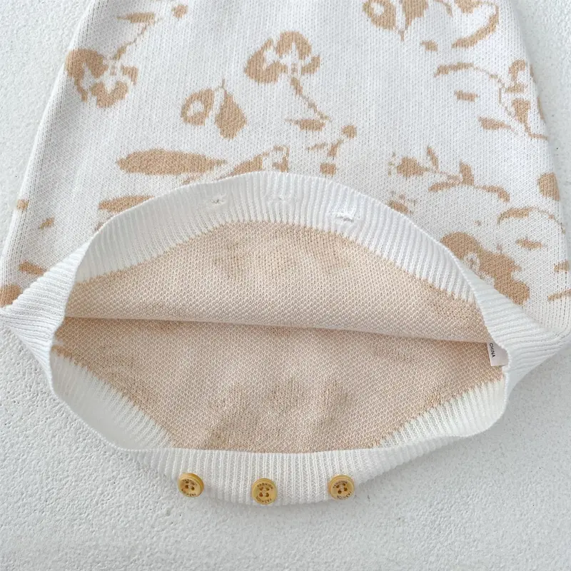 Autumn new baby clothing, 0-3 year old female baby branch and leaf jacquard suspender knitted sweater jumpsuit