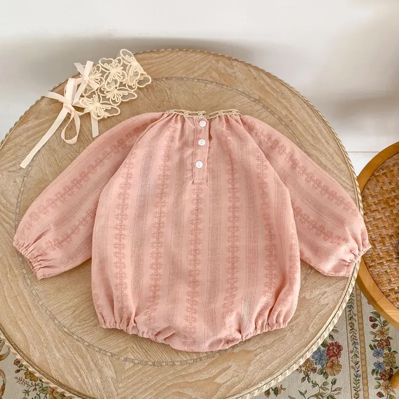 Autumn new baby clothing, 0-3 year old female baby, jacquard shoulder loose long sleeved jumpsuit