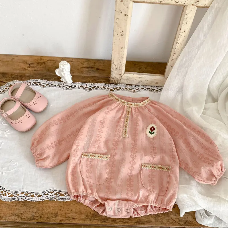 Autumn new baby clothing, 0-3 year old female baby, jacquard shoulder loose long sleeved jumpsuit