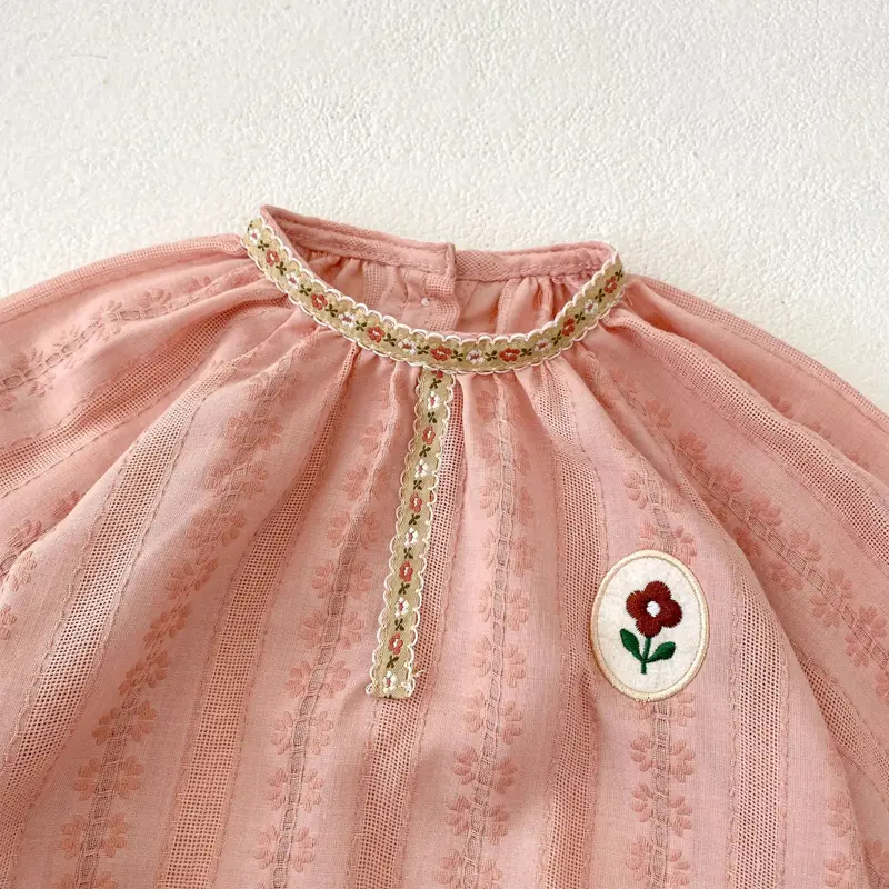 Autumn new baby clothing, 0-3 year old female baby, jacquard shoulder loose long sleeved jumpsuit