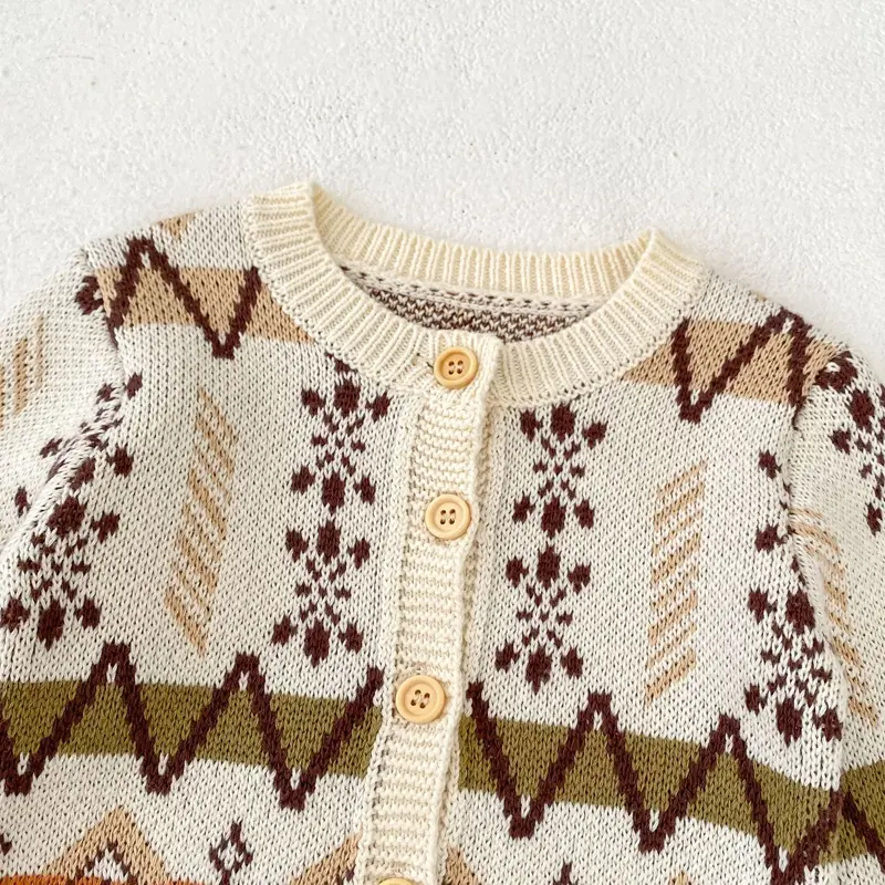 New autumn baby clothing, 0-3 year old female baby, serrated jacquard knitted sweater jacket