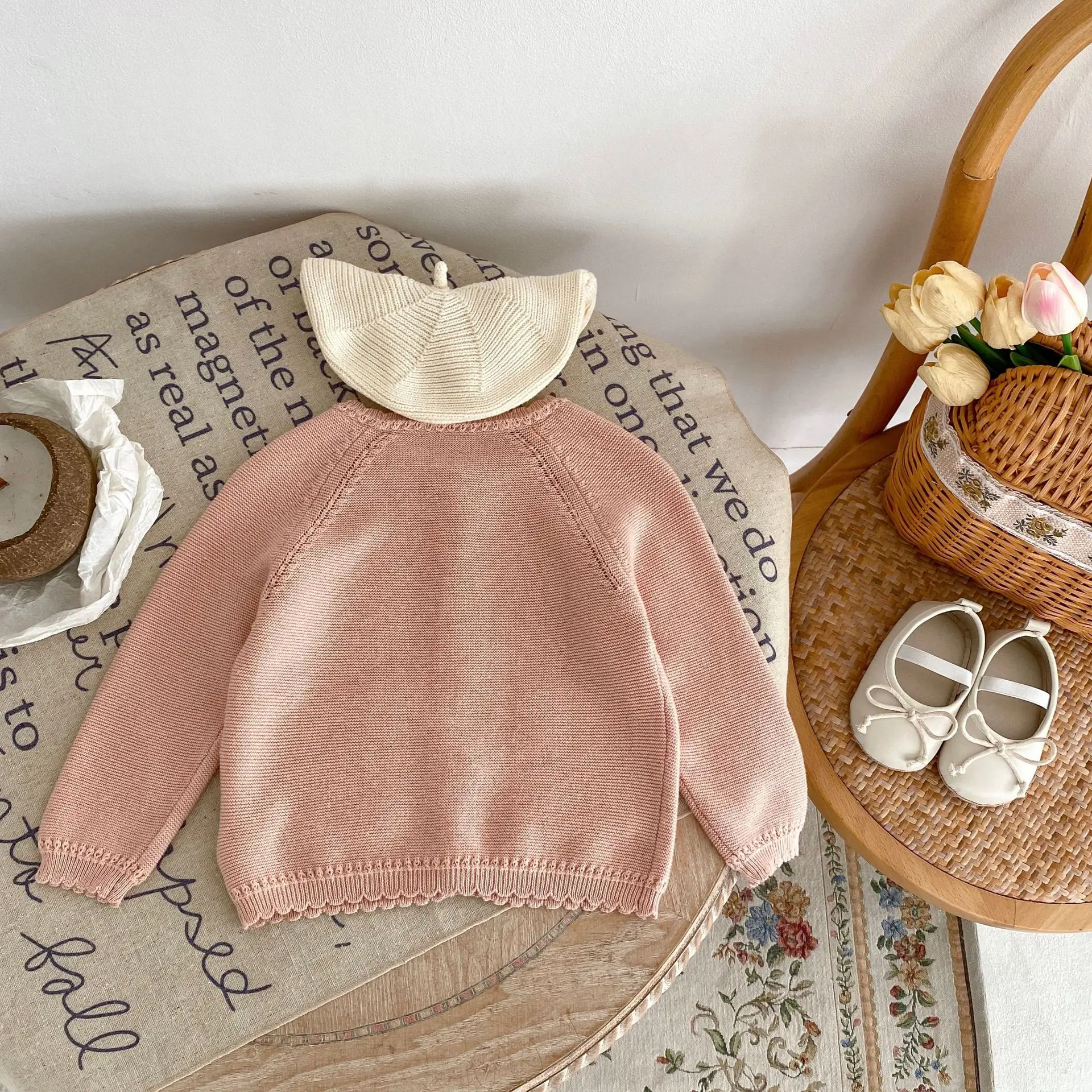New baby clothes for spring and autumn, 0-3 years old baby girl, sweet and versatile double patch pocket knitted sweater jacket