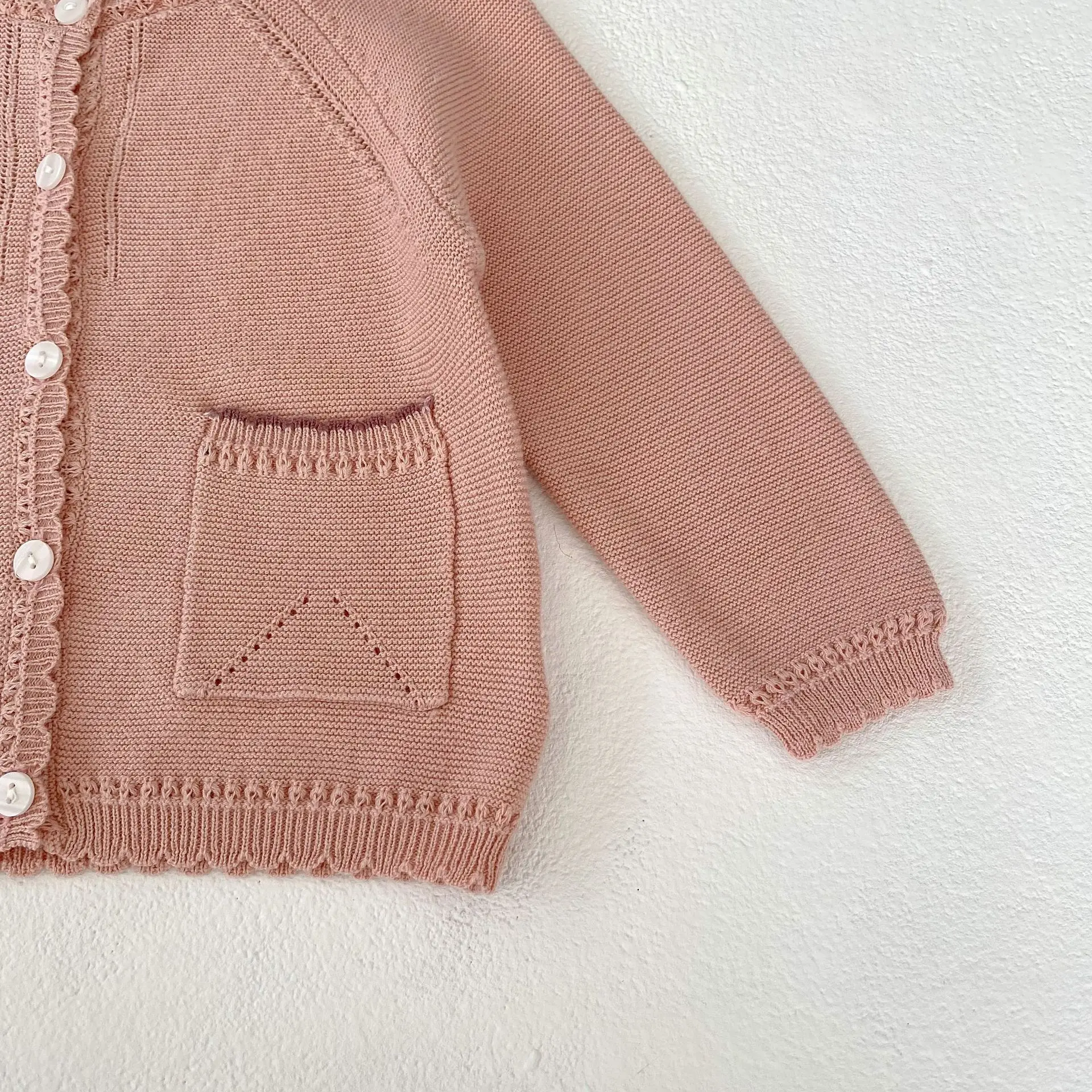 New baby clothes for spring and autumn, 0-3 years old baby girl, sweet and versatile double patch pocket knitted sweater jacket
