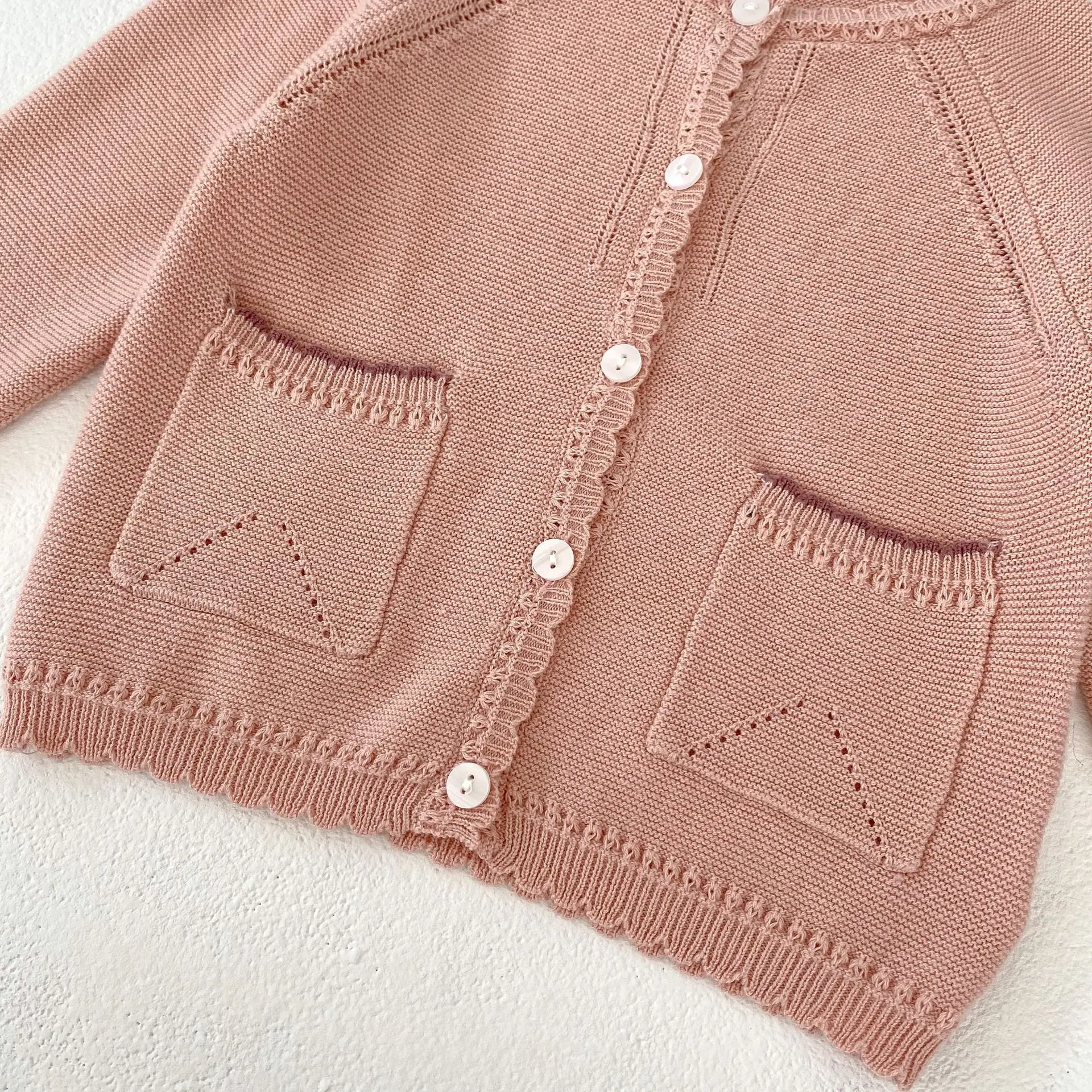 New baby clothes for spring and autumn, 0-3 years old baby girl, sweet and versatile double patch pocket knitted sweater jacket