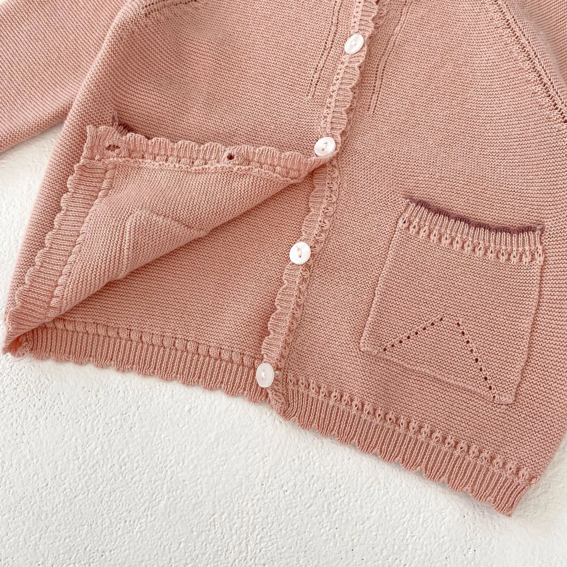 New baby clothes for spring and autumn, 0-3 years old baby girl, sweet and versatile double patch pocket knitted sweater jacket