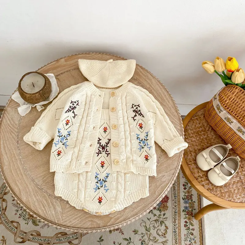 New autumn baby clothing, 0-3 year old female baby, knitted sweater embroidered jumpsuit, crawling suit