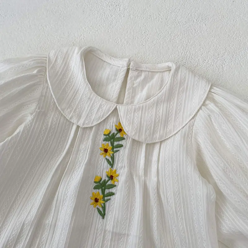 New autumn baby clothing, 0-3 year old baby girl's daisy embroidered sweater+ink wash floral strap skirt set