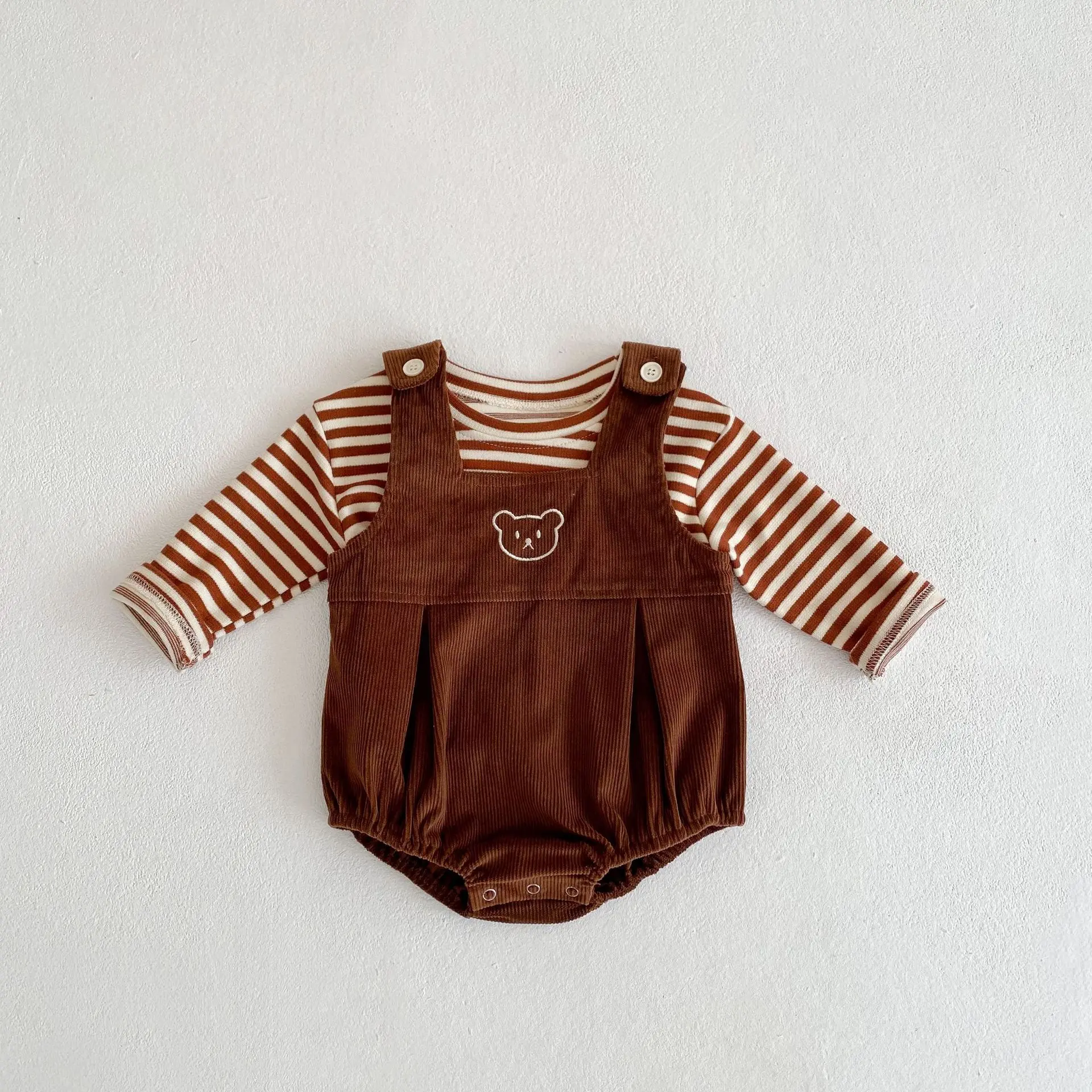 Autumn new 0-3 year old baby clothing, male baby girl set, striped T-shirt+bear embroidered shoulder strap jumpsuit
