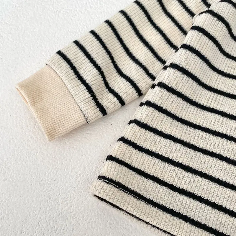 Spring and Autumn New Baby Clothing, 0-3 Year Old Boys and Girls, Fashionable Striped Top