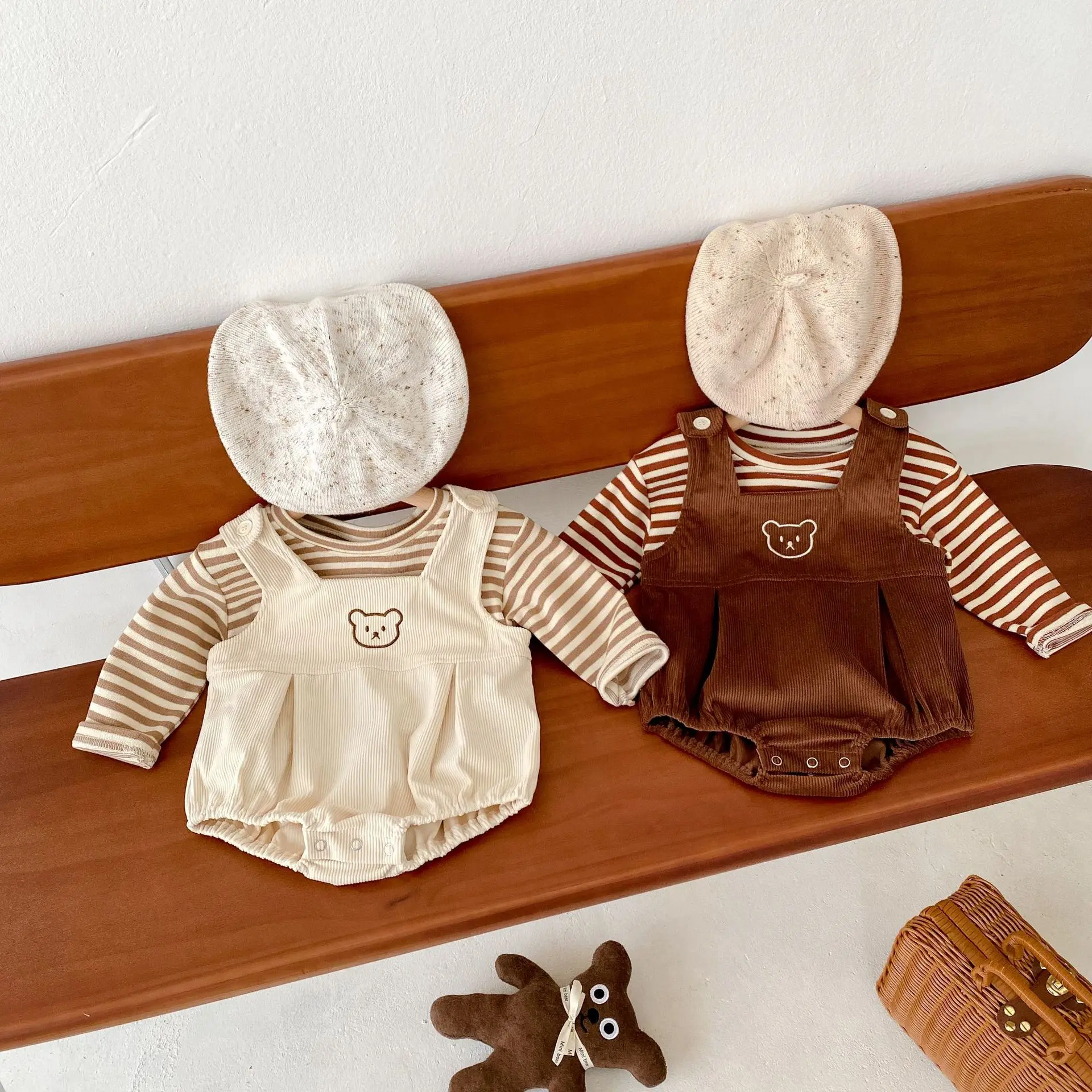 Autumn new 0-3 year old baby clothing, male baby girl set, striped T-shirt+bear embroidered shoulder strap jumpsuit