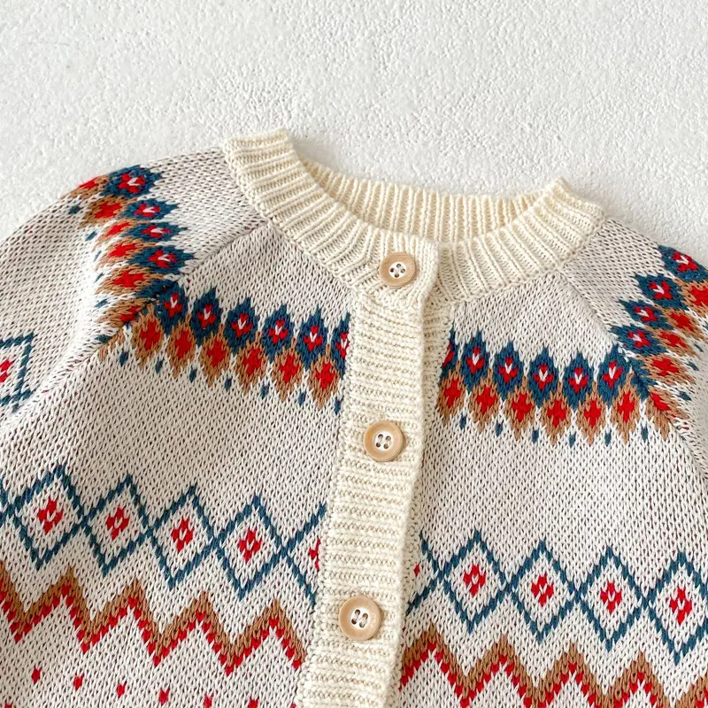 Autumn new baby clothing, 0.3 year old female baby jacquard knitted long sleeved sweater jacket