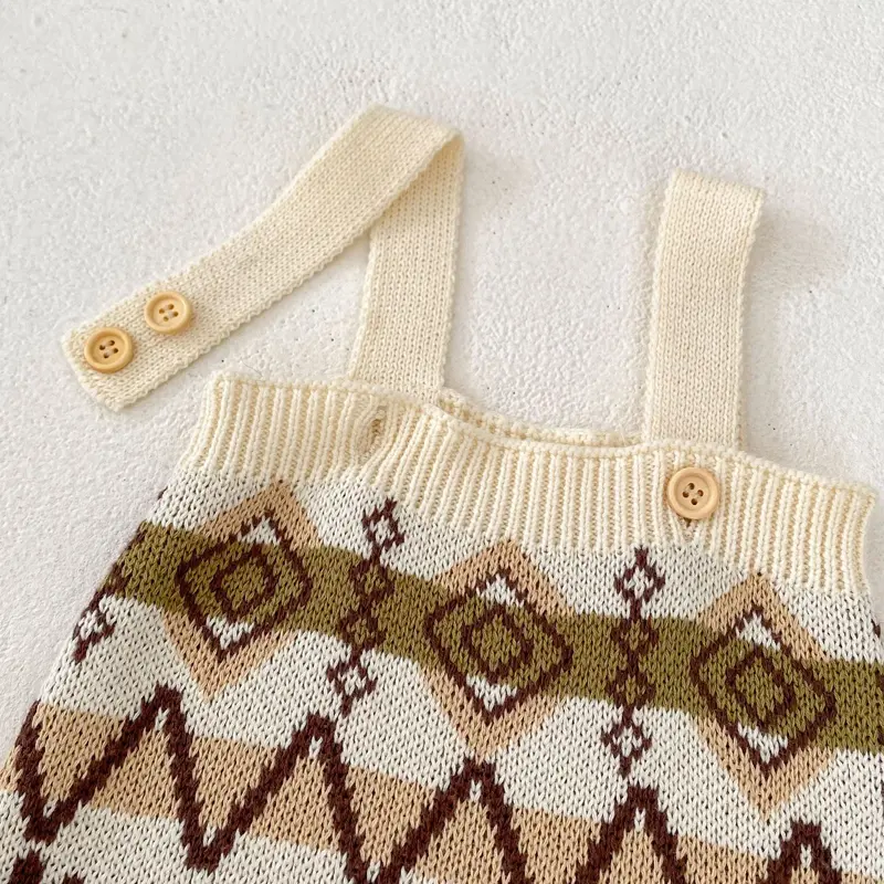New autumn baby clothing, 0-3 year old female baby, serrated jacquard knitted sweater jumpsuit, crawling suit