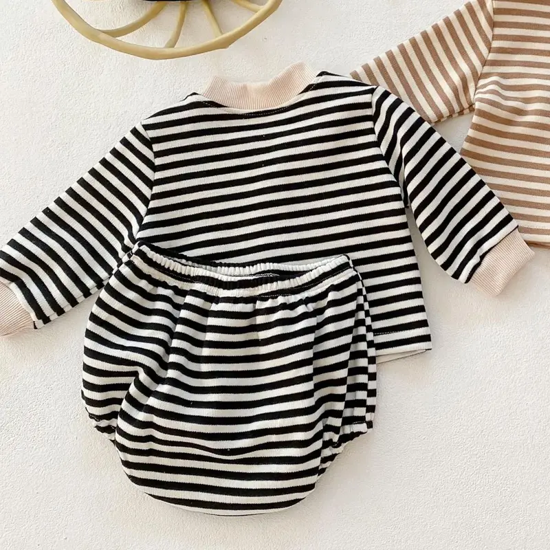 Spring and autumn new baby clothing two-piece set for boys and girls, striped long sleeved cardigan+bread shorts set