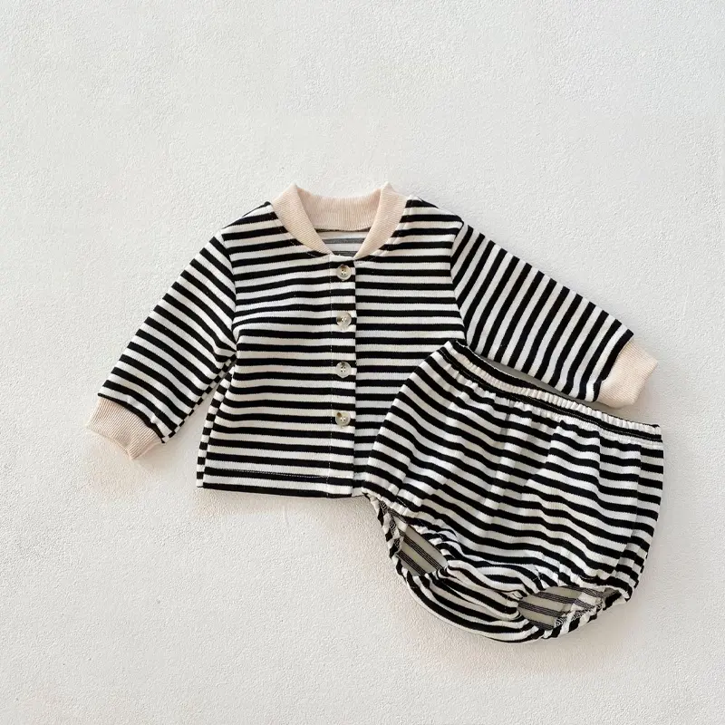 Spring and autumn new baby clothing two-piece set for boys and girls, striped long sleeved cardigan+bread shorts set