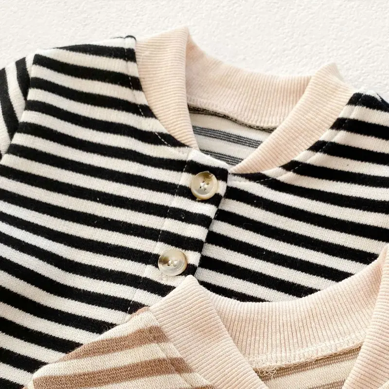 Spring and autumn new baby clothing two-piece set for boys and girls, striped long sleeved cardigan+bread shorts set