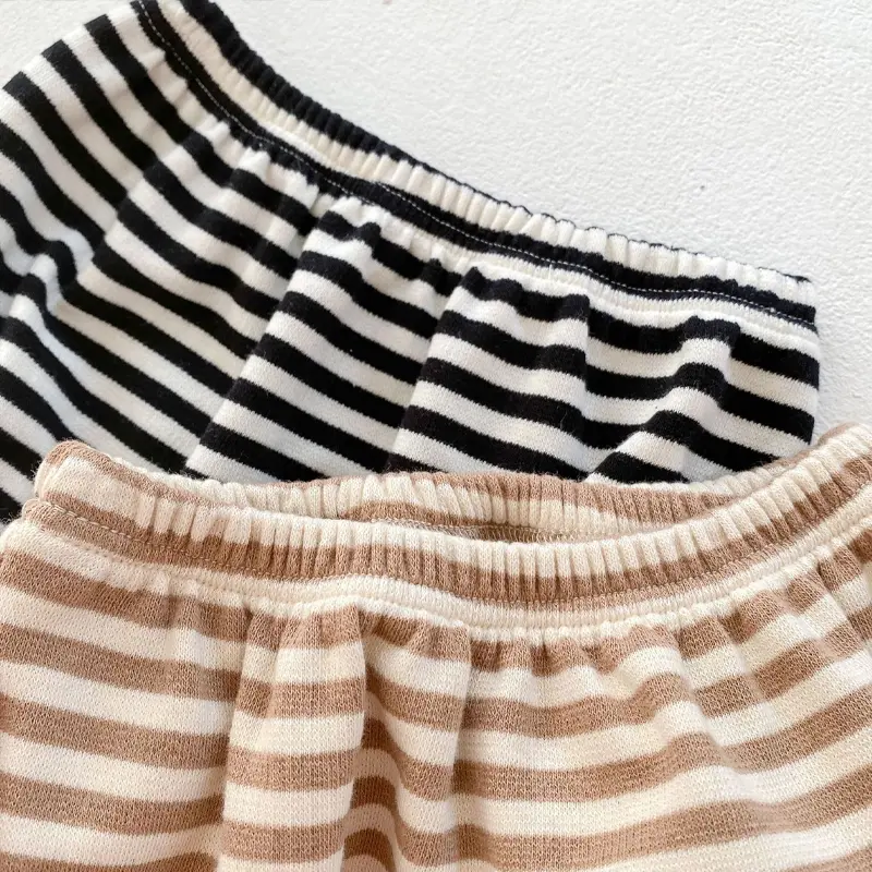 Spring and autumn new baby clothing two-piece set for boys and girls, striped long sleeved cardigan+bread shorts set