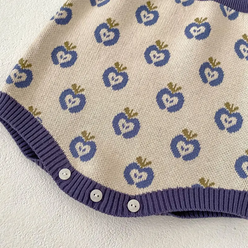 New autumn baby clothing, 0-3 year old female baby, knitted sweater, apple jacquard hoodie, jumpsuit, and climbing suit